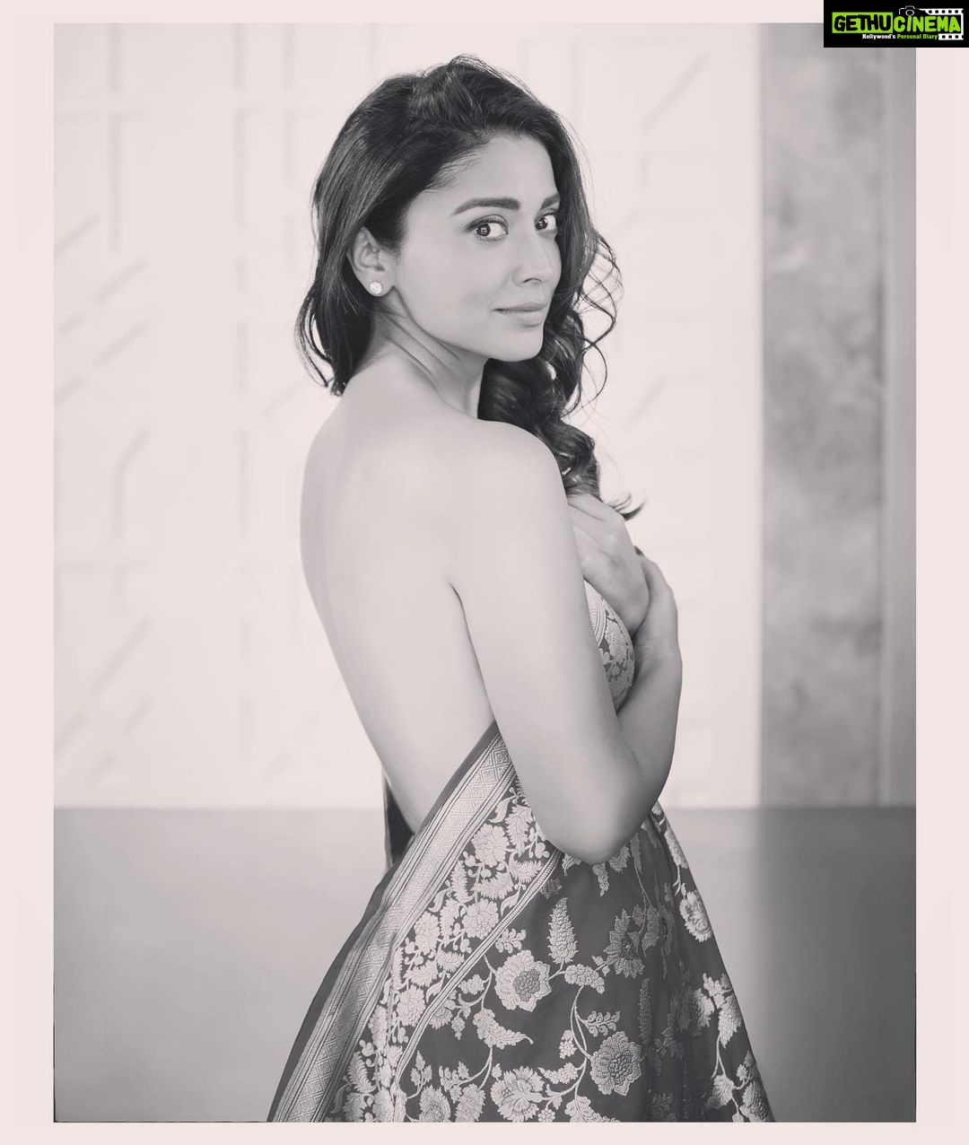Shriya Saran - 312.9K Likes - Most Liked Instagram Photos