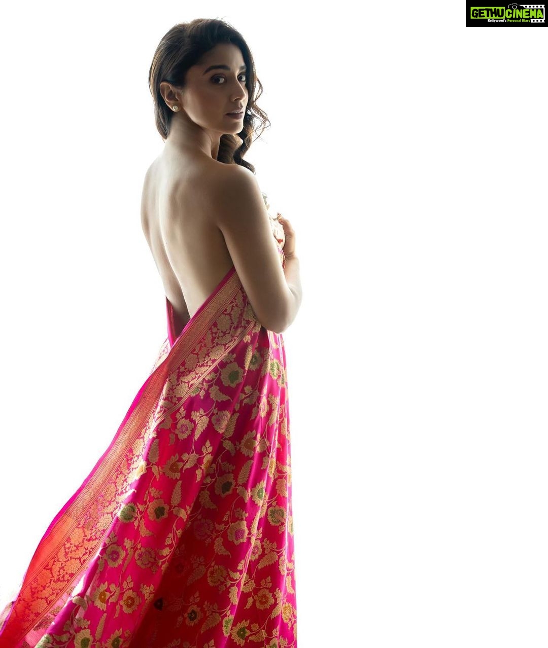 Shriya Saran - 312.9K Likes - Most Liked Instagram Photos