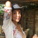 Shriya Saran Instagram - I captured Sunshine from Tuscany in these pictures. …. Memories , hope they brighten your day Photographer @andreikoscheev