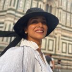 Shriya Saran Instagram - I captured Sunshine from Tuscany in these pictures. …. Memories , hope they brighten your day Photographer @andreikoscheev