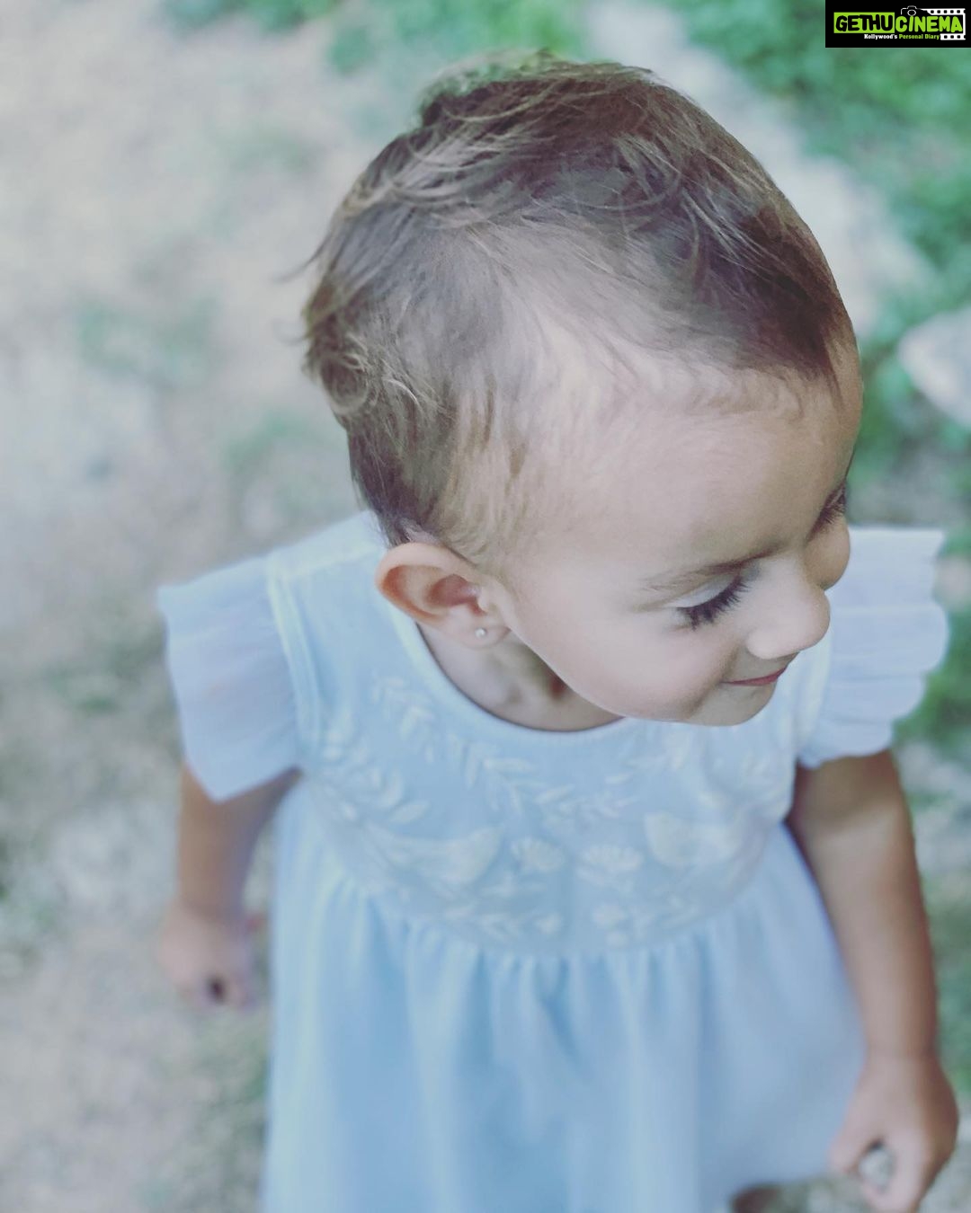 Shriya Saran Instagram - I captured Sunshine from Tuscany in these pictures. …. Memories , hope they brighten your day Photographer @andreikoscheev