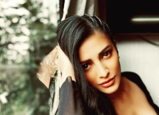 Shruti Haasan Instagram - Aaja meri gaadi mein baith ja 🚘❤️‍🔥😁 . . . . 📸 @neeraja.kona @makeupartist_arti