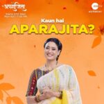 Shweta Tiwari Instagram – Iske har pehlu mein jhalakta hai vishwaas, dikhakar apni betiyon ko sahi raah, sikha rahi hai ek Maa unhein jeene ka saleeka. Dekhiye #MainHoonAparajita, 27th September se, Mon-Sat, shaam 7:30 baje, sirf #ZeeTV par. 
#KaunHaiAparajita

@shweta.tiwari