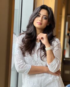Shweta Tiwari Instagram - 🕊🕊🕊 @thechikanlabel @stylingbyvictor @sohail__mughal___