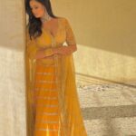 Shweta Tiwari Instagram - Styled by @stylingbyvictor @sohail__mughal___ Outfit @irrauofficial Accessories @studio6jewels