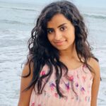 Sivaangi Krishnakumar Instagram - Curly hair, no eyeliner, lipbalm… ipdiyum sila naatkal…just my natural self🦋 PC @prathimacuppala ECR