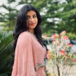 Sivaangi Krishnakumar Instagram – Time to dress upp!!❤️🙈
Outfit @rehanabasheerofficial 
Styling @jayalakshmisundaresan Courtyard by Marriott Madurai