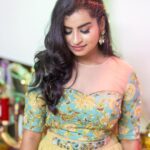 Sivaangi Krishnakumar Instagram – Got to take photos at home after a long time💚🌟
Wearing @malarvikrambridalcouture 
Photographer @arunprasath_photography 
Styling @jayalakshmisundaresan 
Makeup : @suni_makeup_hair
