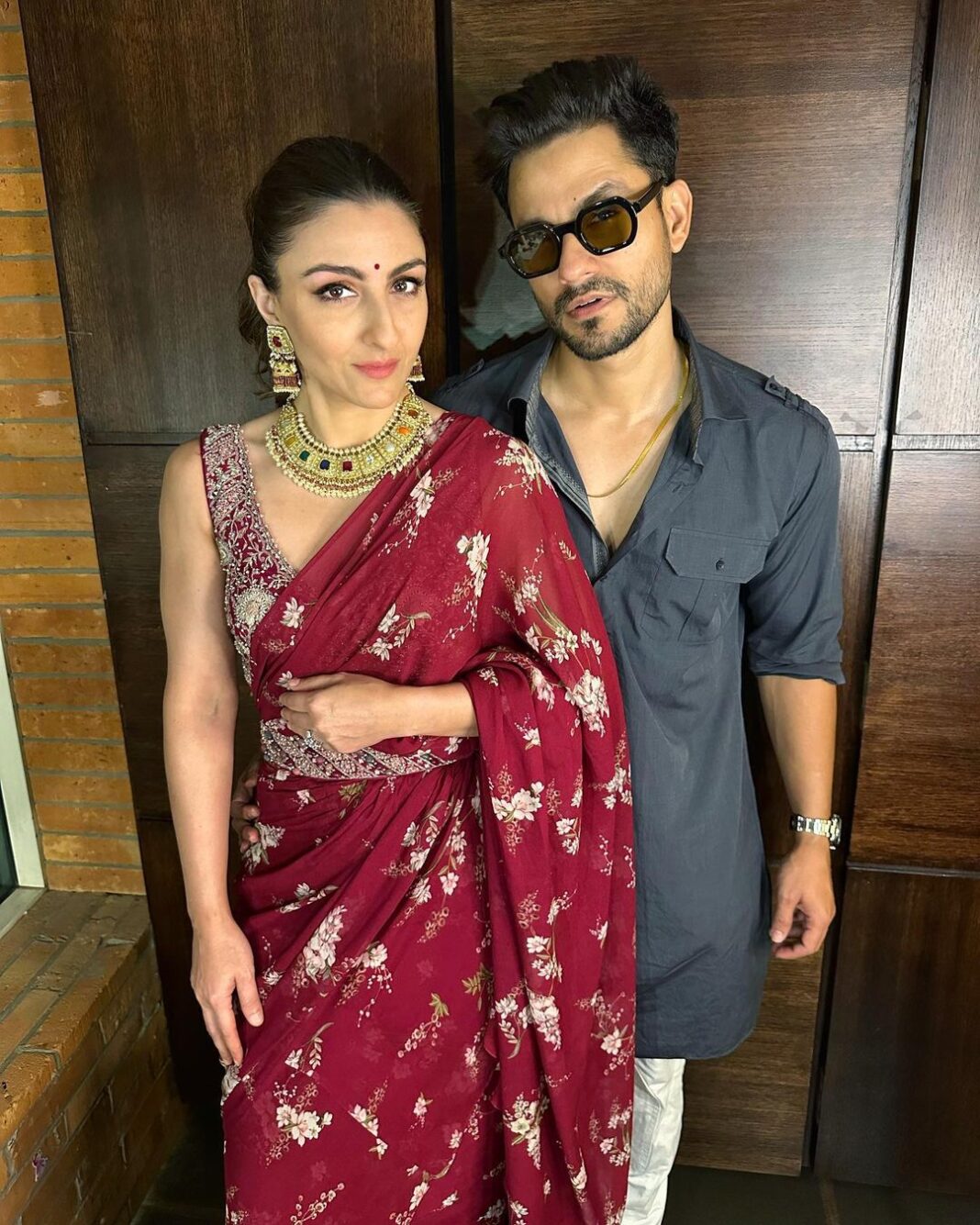 Soha Ali Khan Instagram - Shoulder to shoulder, getting older and bolder 🤔 ?#prediwali #vibes
