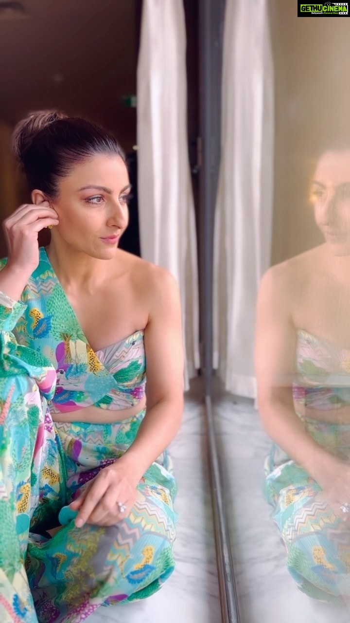 Soha Ali Khan Instagram - Rainy days call for good music #airpodspro2 @apple