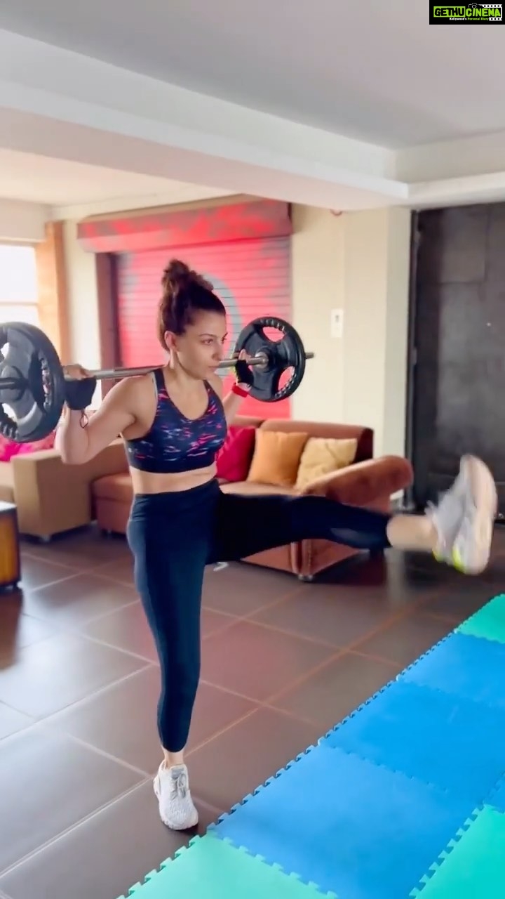 Soha Ali Khan Instagram - If you aren't sore to your core you need to do more! #legday #fitnessmotivation #fitnessreels #workout