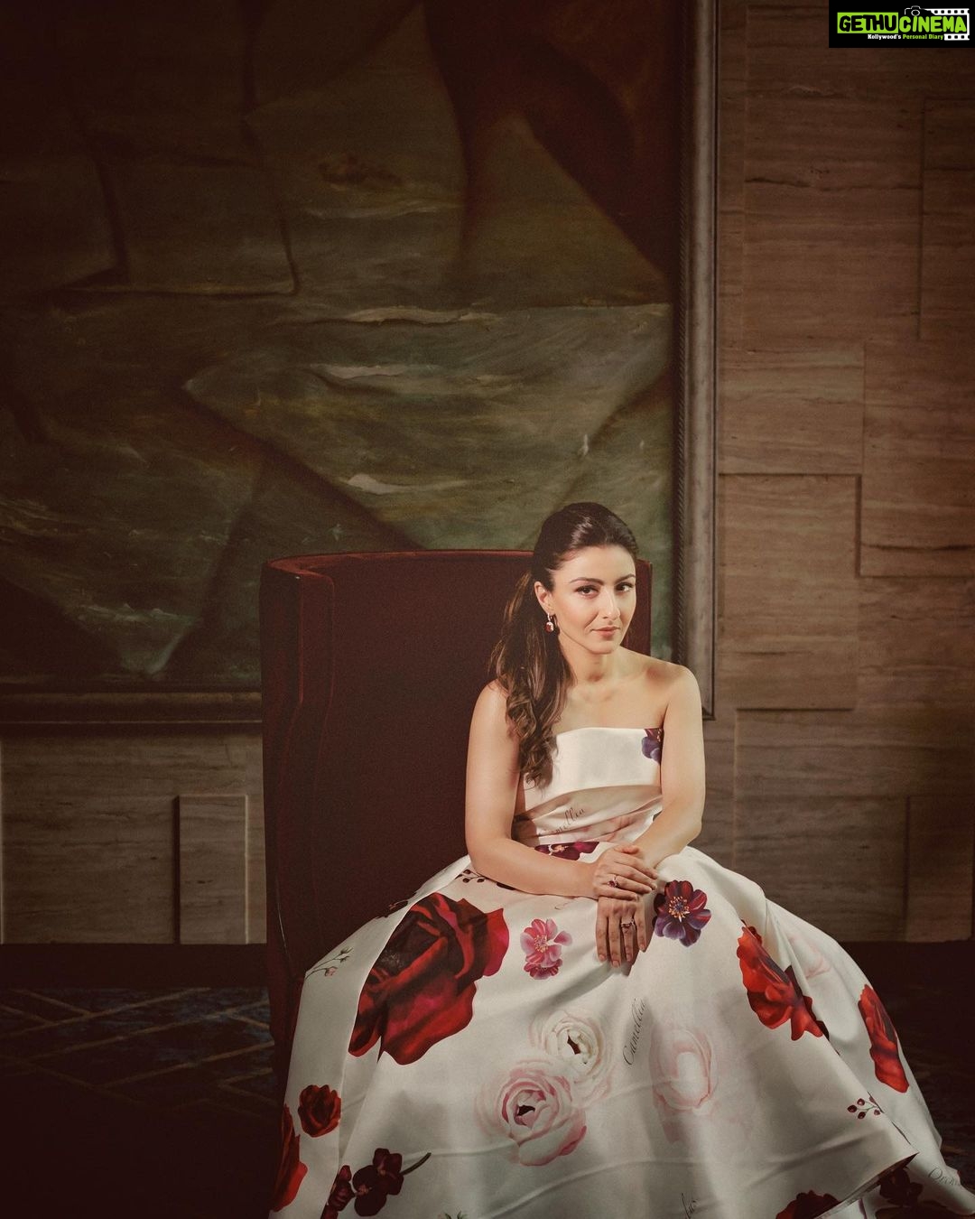 Soha Ali Khan Instagram - Roses are red violets are blue, our secrets will soon be revealed to you 🤫 #hushhush coming soon to @primevideoin 22nd September Outfit: @gauriandnainika Jewels: @mahesh_notandass Footwear: @monrowshoes Styled by: @kareenparwani Photographer: @shreyb