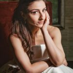 Soha Ali Khan Instagram – Roses are red violets are blue, our secrets will soon be revealed to you 🤫 #hushhush coming soon to @primevideoin 22nd September  Outfit: @gauriandnainika
Jewels: @mahesh_notandass
Footwear: @monrowshoes
Styled by: @kareenparwani  Photographer: @shreyb