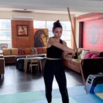 Soha Ali Khan Instagram - Mid-week but my mid is only getting stronger with @maheshfitnessclub #coreworkout #fitness #workout