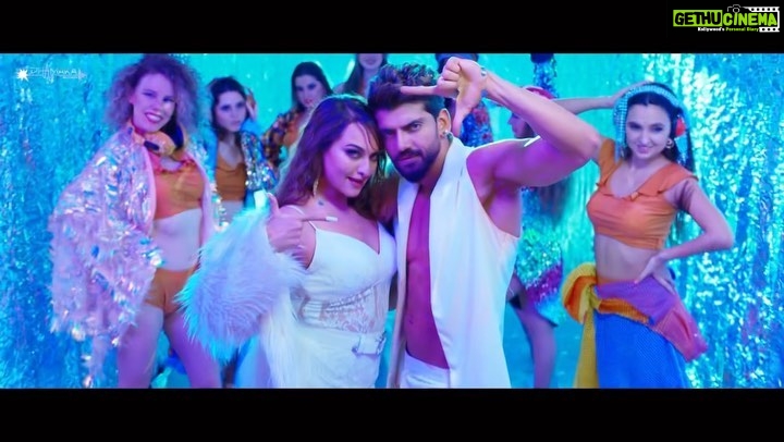 Sonaksi Sinha Sex Video - Actress Sonakshi Sinha HD Photos and Wallpapers September 2022 - Gethu  Cinema