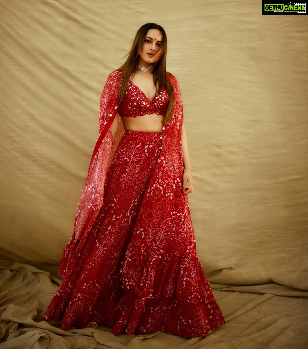 Sonakshi Sinha Instagram - Navraatri Special 💃🏻