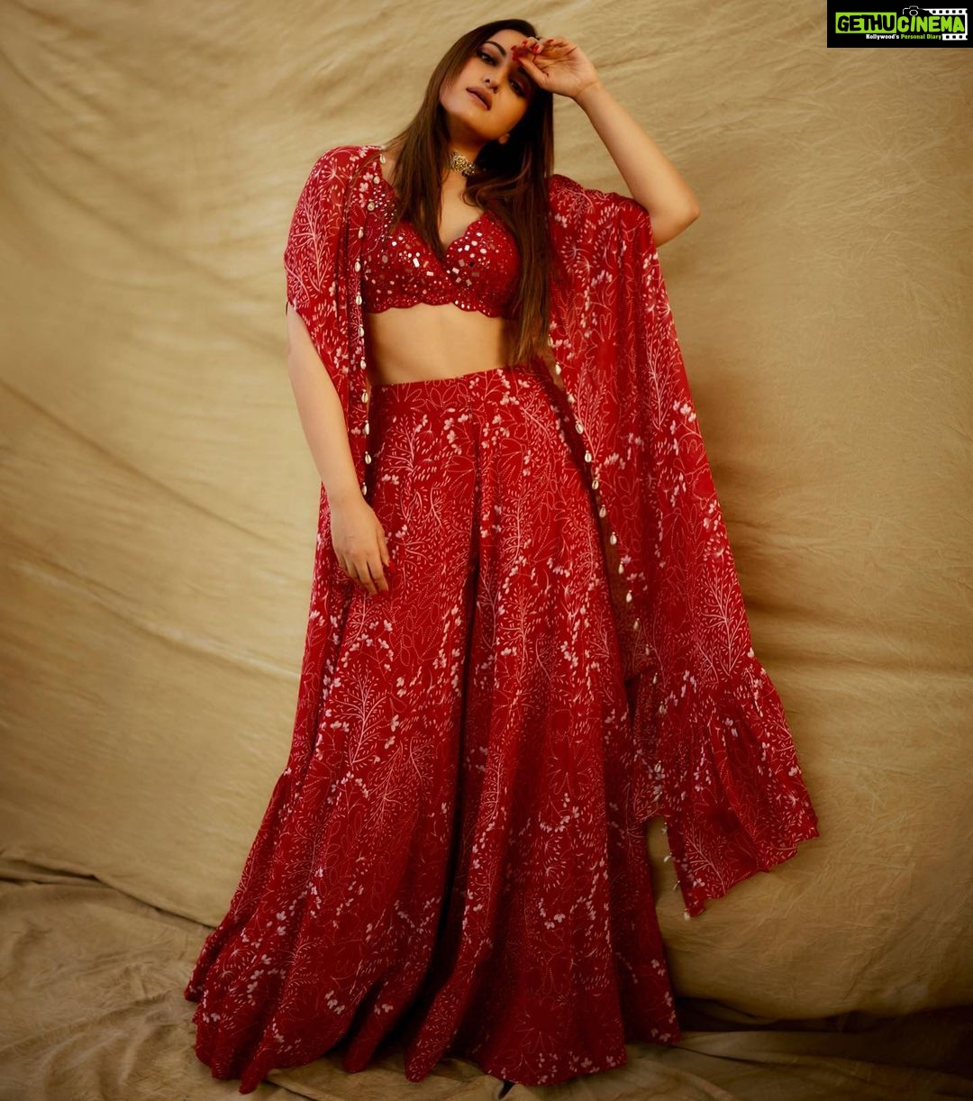 Sonakshi Sinha Instagram - Navraatri Special 💃🏻