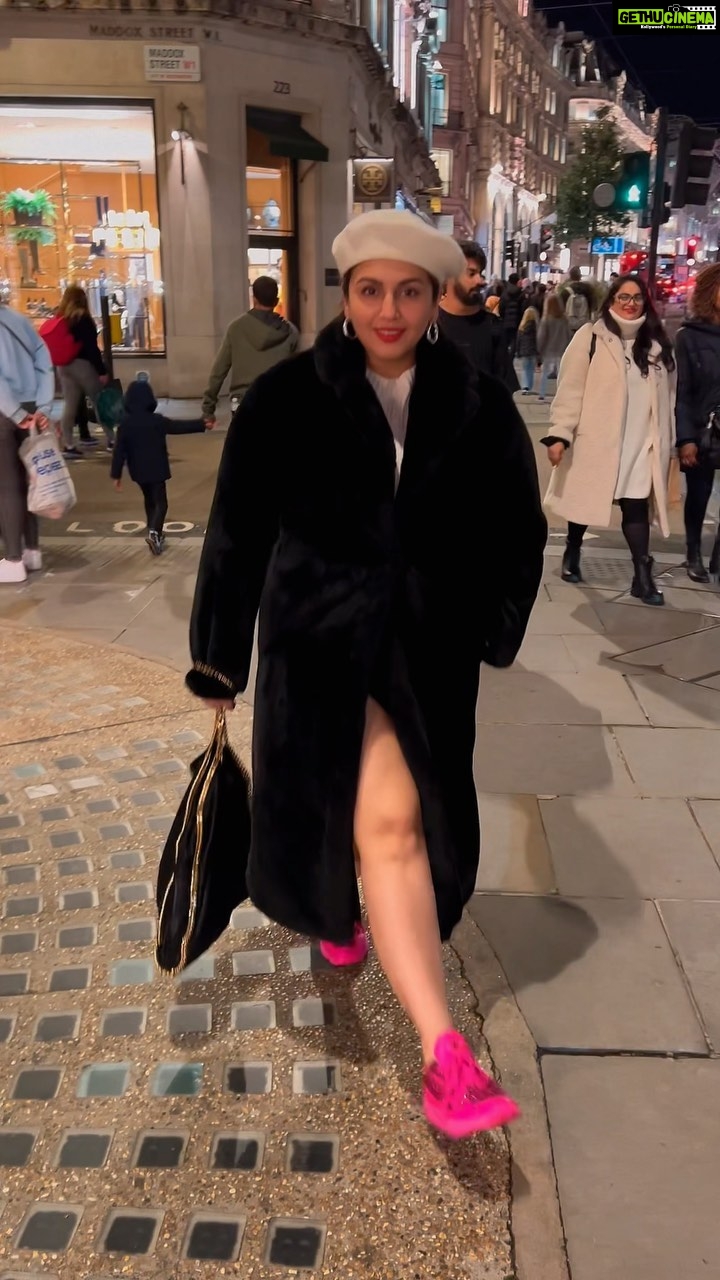 Sonakshi Sinha Instagram - We all have that one friend who THINKS shes a fashionista just because she puts on a beret πππ @iamhumaq i was dyyyying to put up this video πππ Who is the Rajshree to your Saira?!? #DoubleXL coming soonβ¦ #leaked #DoubleXL #bts #btsleaked The stupid stuff we did while filmingβ¦ π