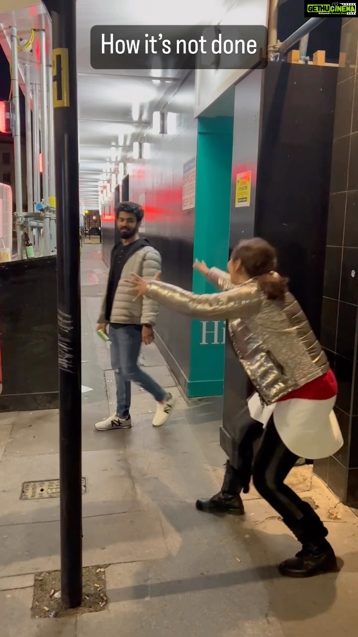 Sonakshi Sinha Instagram - BHAAAA ka bhi ek technique hota hai Sona 🤣 Watch and Learn 😉 #AlwaysGotYourBack #Leaked #DoubleXL … The stupid stuff we did while filming 🤣 Sorry @mahatofficial 😘 @aslisona @iamhumaq