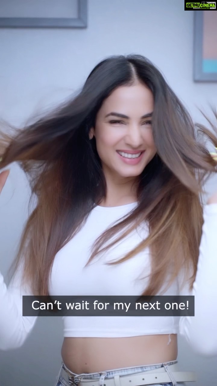 Sonal Chauhan Instagram - #Ad Got the most relaxing @lorealpro Hair Spa at @lemonsalons It started with a good consultation with the hair expert. It was a customized hair spa as per my hair type and scalp concerns. Loved the scalp scrub, it worked really well for my scalp. I usually get 1-2 hair spas a month, so I’m going to another appointment soon! Book yourself an appointment at the nearest L’Oréal Professionnel partnered salon and give yourself the much needed me-time! #HairSpa #UnwindWithLorealPro #RejuvenatingHairSpa #lemonsalons @lorealpro_education_india @lorealpro @lemonsalons #reels