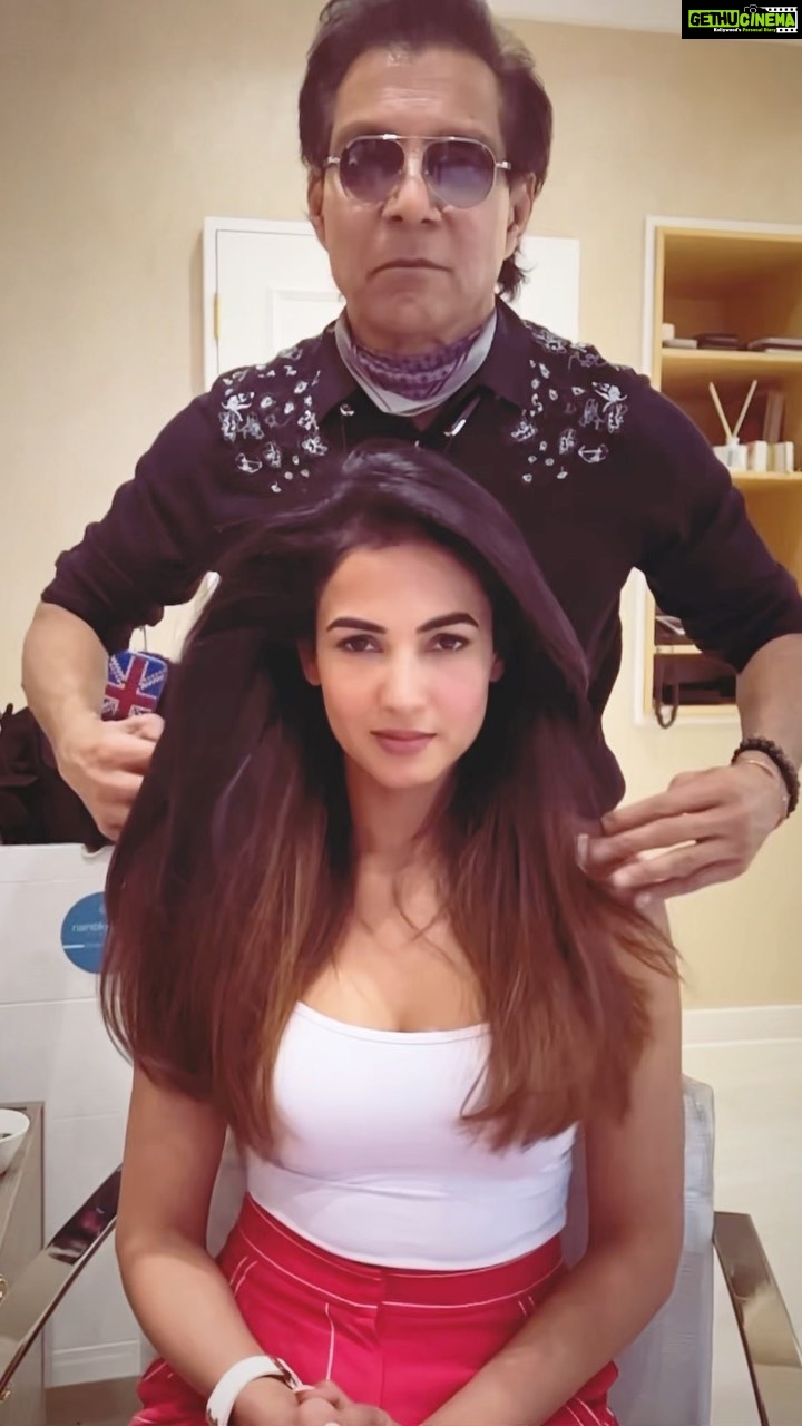Sonal Chauhan Instagram - The only one I trust for a blow dry in London, my fav @hairbydarlondon Thank you for always coming to my rescue. You make the world look better 💕 #hairbydar #darbarot #hair #hairstyles #london #beauty #blowdry