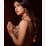 Sonal Chauhan Instagram - If you could describe yourself in one word ? . . . . . . . . . . . . . . . . . . . . . . . . . . . . . . . . . . . Photographer : @akslanphotography_akslan Assisted by : @sharadboiwar Edit by : @rakeshkumar_clix Stylist : @rashmi_stylist Outfit : @hindcreations HMU : @vijaysharmahairandmakeup Jewellery: @shringaaar.theethnicstory @vblitzcommunications #love #sonalchauhan #pune #indian #fashion #tuesday
