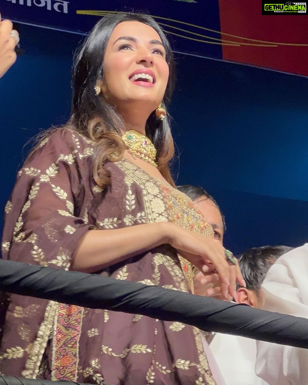 Sonal Chauhan Instagram - Nothing compares to the Janamasthami and Dahi Handi Celebrations in Pune. Thank you Pune for a beautiful Janamasthami. Your energy is incomparable 🌸✨🌸 #Janmashtami #SonalChauhan #pune #dahihandi Pune, Maharashtra