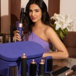 Sonal Chauhan Instagram - Every Diwali season, Dyson gets me covered!!! My salon at home 💥✨💥 @dyson_india . . . . . . . . . . . . . . . . . . . #DysonAirwrap #DysonIndia #DysonHairAtHome #FreeGift