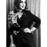 Sonali Bendre Instagram - Swipe left for the colors… 🖤🏵️🧡