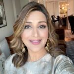 Sonali Bendre Instagram - Hello UAE! 🇦🇪 I am super excited to meet all you amazing fans today at the India Utsav, #ZEE5xLulu event, UAE! 20th August! 📍Al Wahda Mall | 5:30PM 📍LuLu Hypermarkets, Al Barsha | 8:30PM See you there!