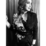 Sonali Bendre Instagram - Swipe left for the colors… 🖤🏵️🧡