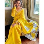 Sonali Bendre Instagram - This नारी deeply loves her सारी 💛🥰