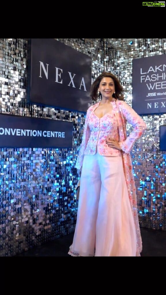 Sonali Bendre Instagram - Pink... a color that symbolises love, harmony, inner peace, and spreads awareness about breast cancer 💖 In honor of the ongoing breast cancer month, I wore this lovely piece by @nachiketbarve and felt stronger and beautiful than ever ✨ All the best for your stunning collection, Nachiket 😍👏🏼 @lakmefashionwk #LakmeFashionWeek #NachiketBarve #Ephemera #FDCIxLakmeFashionWeek #Pinktober #Reels #ReelItFeelIt #ReelsInstagram #GlamBot #InstaGood #InstaDaily