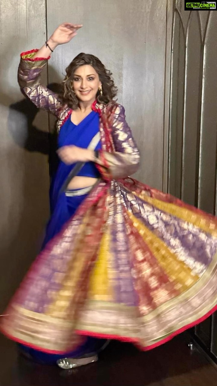 Sonali Bendre Instagram - An ode to this 20 year old @abujanisandeepkhosla vintage jacket… For the past 20 years, I have worn and re-worn this jacket multiple times, but now I CANNOT wear it anymore… it’s on the verge of disintegrating and now beyond repair… 😕 I had worn this piece last night, with the intent of bidding adieu to this wonderful masterpiece…retiring it with a last hurrah!! . . . #Vintage #Reuse #ReuseRevolution #VintageWear #Love #UpcycledClothing #OldIsGold