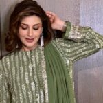 Sonali Bendre Instagram - #AboutLastNight✨ Thank you @manishmalhotra05 for a rocking time 😘 Dress @manishmalhotra05 @manishmalhotraworld Jewellery @anmoljewellers @dipublicrelations 🎥: @eliteshowbiz