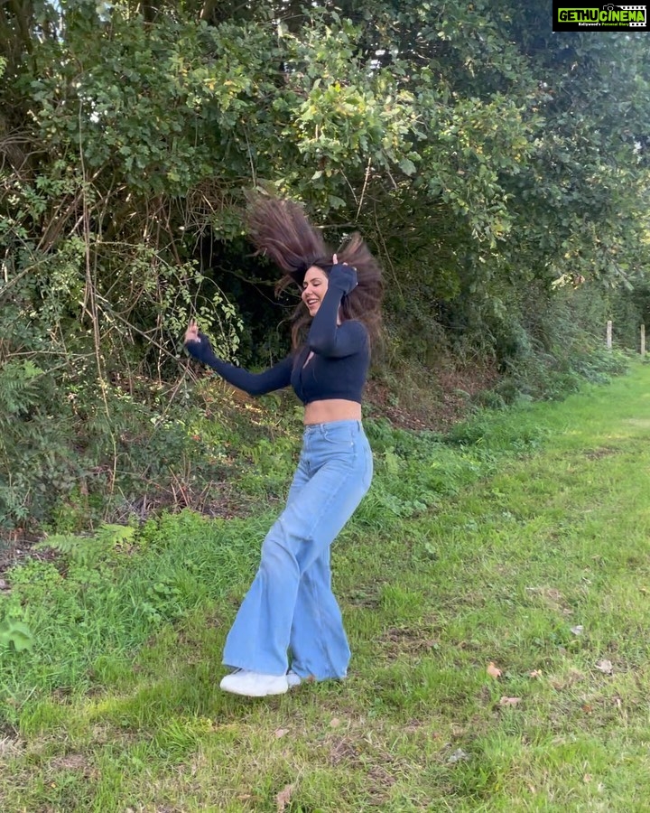 Sonam Bajwa Instagram - Swipe left to see what goes behind shooting beautiful βREELSβ ππ