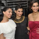 Sonam Kapoor Instagram - Happy birthday Perns… love ya.. @perniaq we mamas together 🍼 India