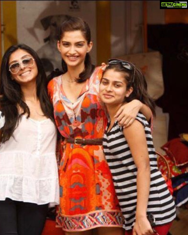 Sonam Kapoor Instagram - Happy birthday Perns… love ya.. @perniaq we mamas together 🍼 India