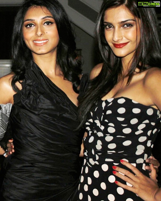 Sonam Kapoor Instagram - Happy birthday Perns… love ya.. @perniaq we mamas together 🍼 India