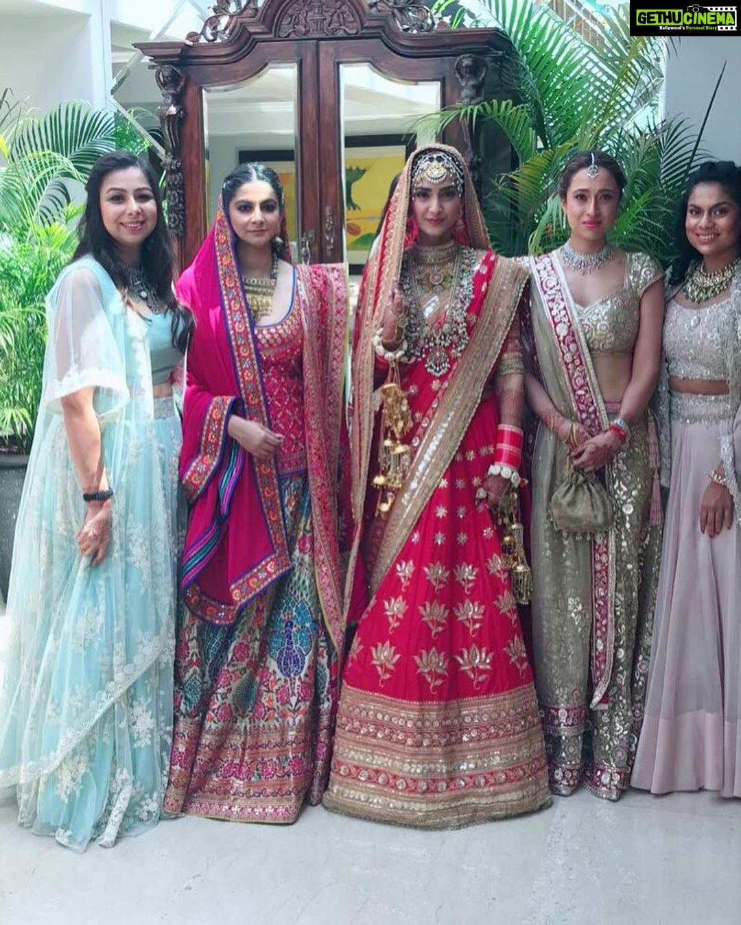 Sonam Kapoor Instagram - Happy birthday to my best girl.. love you my kind sensitive crazy sister.. no one like you @shehlak_ @shehlaakhan ❤️❤️❤️❤️❤️🎉🥳