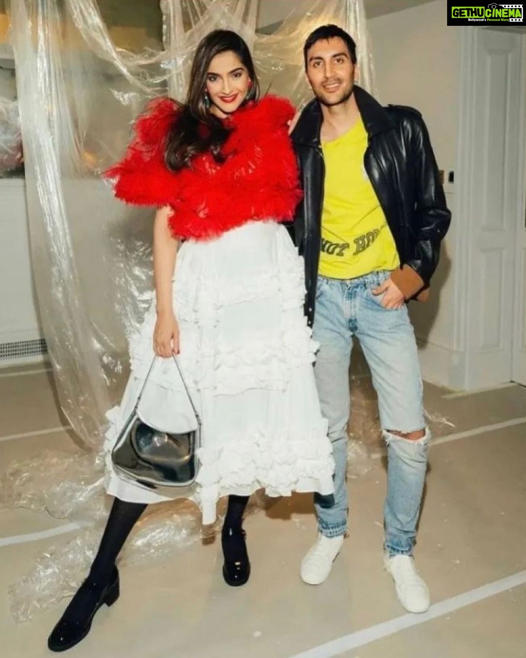Sonam Kapoor Instagram - Happy happy birthday my brother from another mother @nikhilmansata I can’t wait to see you sooooon.. love you my Niki can’t do without you.. my best best person and friend.