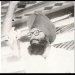 Sonia Mann Instagram - Though it's been year's you have left this world but you are always alive in our hearts.. am blessed to be a daughter of such an honest and hard working person.. I'll will always try to continue your selfless work for the society.. My Papa my inspiration.. i love you and miss you tons.. ਭਾਵੇਂ ਤੁਹਾਨੂੰ ਇਸ ਦੁਨੀਆਂ ਤੋਂ ਗਏ ਨੂੰ ਬਹੁਤ ਸਾਲ ਹੋ ਗਿਆ ਹੈ ਪਰ ਤੁਸੀਂ ਸਾਡੇ ਦਿਲਾਂ ਵਿੱਚ ਹਮੇਸ਼ਾ ਜਿਉਂਦੇ ਹੋ.. ਮੈਨੂੰ ਅਜਿਹੇ ਇਮਾਨਦਾਰ ਅਤੇ ਮਿਹਨਤੀ ਵਿਅਕਤੀ ਦੀ ਧੀ ਹੋਣ ਦਾ ਸੁਭਾਗ ਹੈ.. ਮੈਂ ਹਮੇਸ਼ਾ ਸਮਾਜ ਲਈ ਤੁਹਾਡੇ ਨਿਰਸਵਾਰਥ ਕੰਮ ਨੂੰ ਜਾਰੀ ਰੱਖਣ ਦੀ ਕੋਸ਼ਿਸ਼ ਕਰਾਂਗੀ.. ਮੇਰੇ ਪਾਪਾ ਮੇਰੇ ਪ੍ਰੇਰਨਾ.. ਮੈਂ ਤੁਹਾਨੂੰ ਬਹੁਤ ਪਿਆਰ ਕਰਦੀ ਹਾਂ ਅਤੇ ਤੁਹਾਨੂੰ ਬਹੁਤ ਯਾਦ ਕਰਦਾ ਹੀ.. Love u Papa Miss u ❤️ RIP 🙏