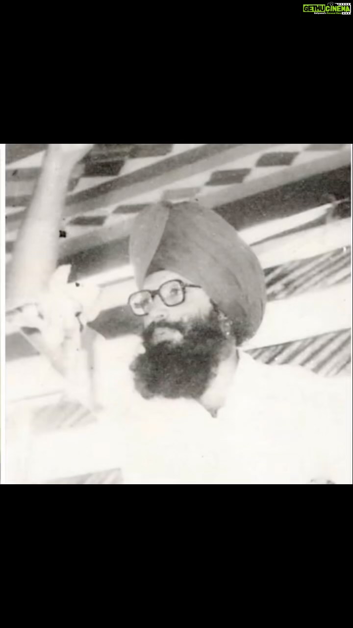 Sonia Mann Instagram - Though it's been year's you have left this world but you are always alive in our hearts.. am blessed to be a daughter of such an honest and hard working person.. I'll will always try to continue your selfless work for the society.. My Papa my inspiration.. i love you and miss you tons.. ਭਾਵੇਂ ਤੁਹਾਨੂੰ ਇਸ ਦੁਨੀਆਂ ਤੋਂ ਗਏ ਨੂੰ ਬਹੁਤ ਸਾਲ ਹੋ ਗਿਆ ਹੈ ਪਰ ਤੁਸੀਂ ਸਾਡੇ ਦਿਲਾਂ ਵਿੱਚ ਹਮੇਸ਼ਾ ਜਿਉਂਦੇ ਹੋ.. ਮੈਨੂੰ ਅਜਿਹੇ ਇਮਾਨਦਾਰ ਅਤੇ ਮਿਹਨਤੀ ਵਿਅਕਤੀ ਦੀ ਧੀ ਹੋਣ ਦਾ ਸੁਭਾਗ ਹੈ.. ਮੈਂ ਹਮੇਸ਼ਾ ਸਮਾਜ ਲਈ ਤੁਹਾਡੇ ਨਿਰਸਵਾਰਥ ਕੰਮ ਨੂੰ ਜਾਰੀ ਰੱਖਣ ਦੀ ਕੋਸ਼ਿਸ਼ ਕਰਾਂਗੀ.. ਮੇਰੇ ਪਾਪਾ ਮੇਰੇ ਪ੍ਰੇਰਨਾ.. ਮੈਂ ਤੁਹਾਨੂੰ ਬਹੁਤ ਪਿਆਰ ਕਰਦੀ ਹਾਂ ਅਤੇ ਤੁਹਾਨੂੰ ਬਹੁਤ ਯਾਦ ਕਰਦਾ ਹੀ.. Love u Papa Miss u ❤️ RIP 🙏