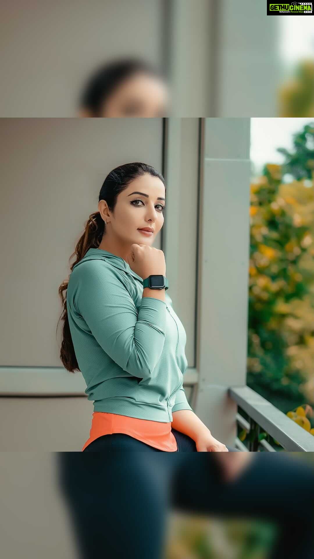 Sonia Mann Instagram - Style yourself for every narrative with Ubon Fitguru Smart Watch @ubon_official #Ubon #UbonOfficial #UbonAccessories #UbonSmartWatch #SmartWatch #Technology