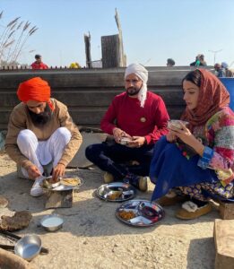 Sonia Mann Instagram - Tikri Border kisan Andolan Diya yaddan ✌️
@kanwar_grewal_official @galavwaraich 
#kisanektazindabaad