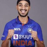 Sonia Mann Instagram - Arshdeep had played very well.. Not catching one ball doesn't me we troll him... None of the players want to loose ever.. But!! Winning and loosing is a part of game... I fully support arshadeep and wish him all the best for next match in future ✌️ @_arshdeep.singh__ #sportsmanship #cricket #india