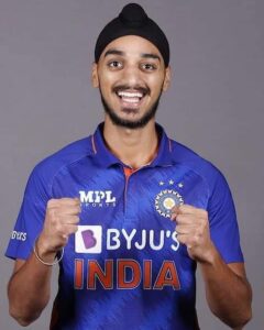 Sonia Mann Instagram - Arshdeep had played very well.. Not catching one ball doesn't me we troll him... None of the players want to loose ever.. But!! Winning and loosing is a part of game... I fully support arshadeep and wish him all the best for next match in future ✌️
@_arshdeep.singh__ 
#sportsmanship #cricket #india