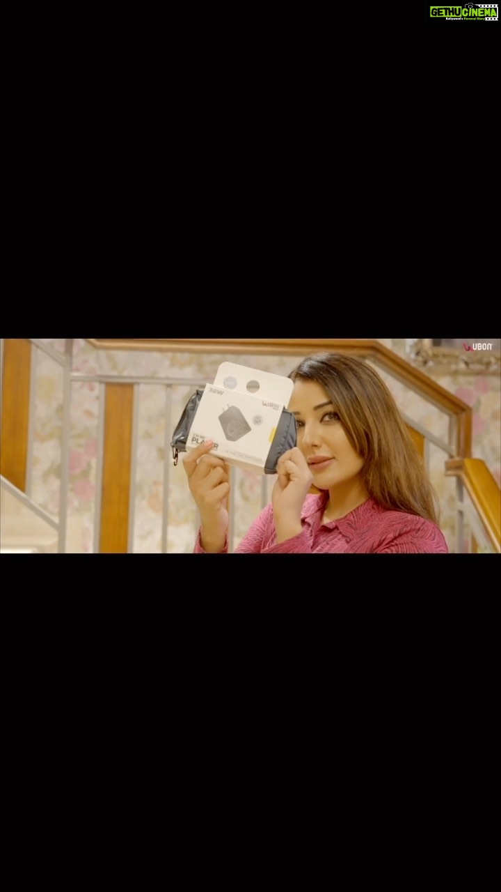 Sonia Mann Instagram - Zip Up your lifestyle with Ubon’s Newly launched charger CH 161 Player . A supercool charger with marvellous packing. My best friend @zarakhan ❤️ Unboxing with super gorgeous Actor @Soniamaan01 #ubon #borntobefree #ch161player @ubon_official