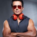 Sonu Sood Instagram - 𝐎𝐔𝐃...."𝐋𝐨𝐮𝐝 𝐚𝐧𝐝 𝐂𝐥𝐞𝐚𝐫"* '''𝐈𝐭 𝐌𝐚𝐤𝐞𝐬 𝐘𝐨𝐮 𝐋𝐨𝐨𝐤 𝐆𝐨𝐨𝐝''' 𝐓𝐡𝐞 𝐁𝐞𝐬𝐭 𝐌𝐨𝐛𝐢𝐥𝐞 𝐀𝐧𝐝 𝐌𝐮𝐬𝐢𝐜 𝐀𝐜𝐜𝐞𝐬𝐬𝐨𝐫𝐢𝐞𝐬 🎶🎵🎼 @oud___india @oud___india