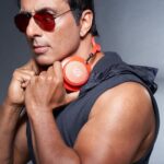 Sonu Sood Instagram - 𝐎𝐔𝐃...."𝐋𝐨𝐮𝐝 𝐚𝐧𝐝 𝐂𝐥𝐞𝐚𝐫"* '''𝐈𝐭 𝐌𝐚𝐤𝐞𝐬 𝐘𝐨𝐮 𝐋𝐨𝐨𝐤 𝐆𝐨𝐨𝐝''' 𝐓𝐡𝐞 𝐁𝐞𝐬𝐭 𝐌𝐨𝐛𝐢𝐥𝐞 𝐀𝐧𝐝 𝐌𝐮𝐬𝐢𝐜 𝐀𝐜𝐜𝐞𝐬𝐬𝐨𝐫𝐢𝐞𝐬 🎶🎵🎼 @oud___india @oud___india